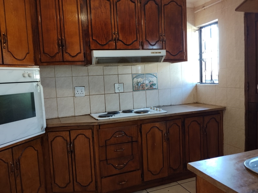 To Let 3 Bedroom Property for Rent in Geelhoutpark North West